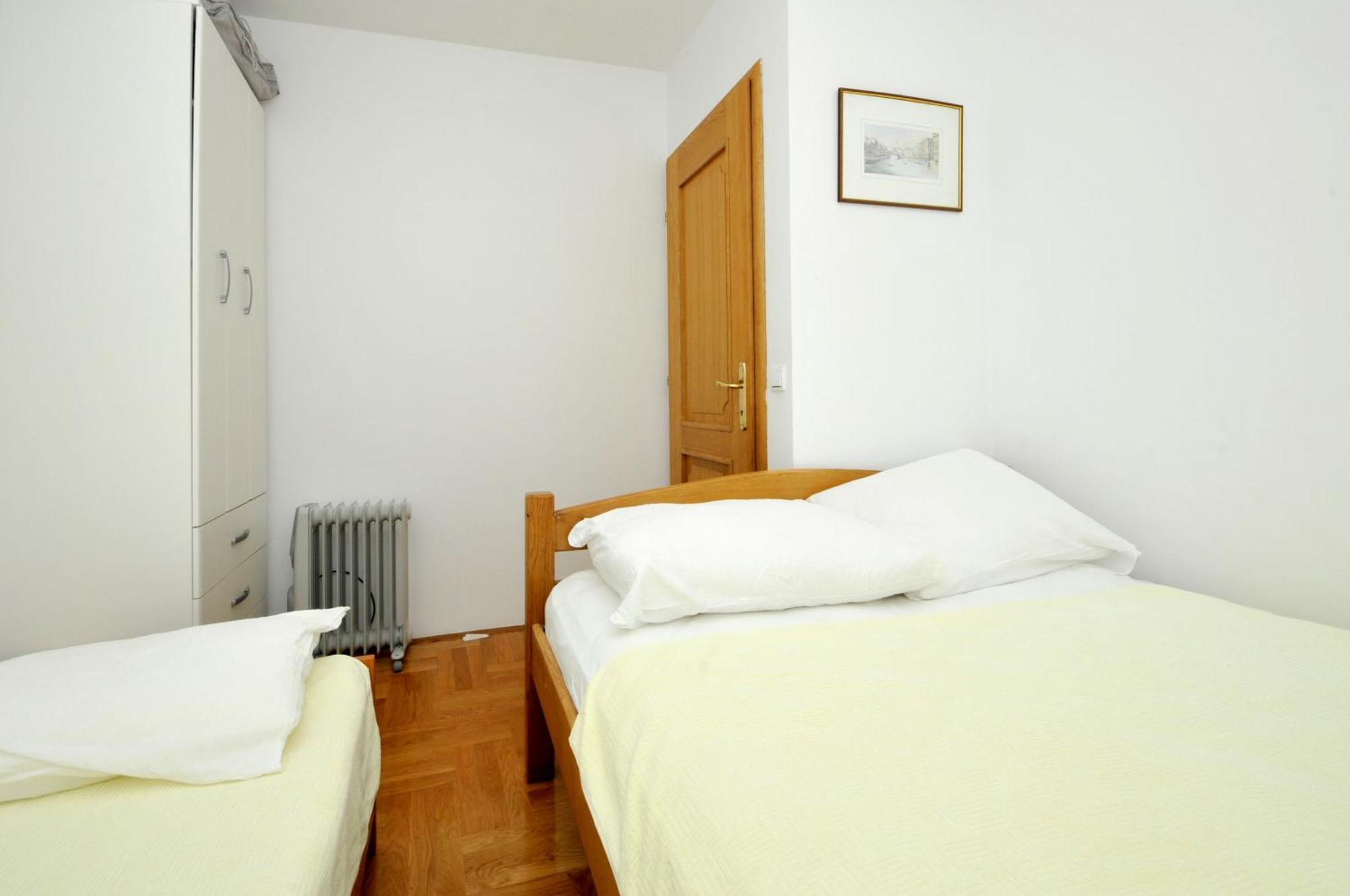 Apartmani Svalina - Seaview And 130M From Beach Trogir Exterior foto