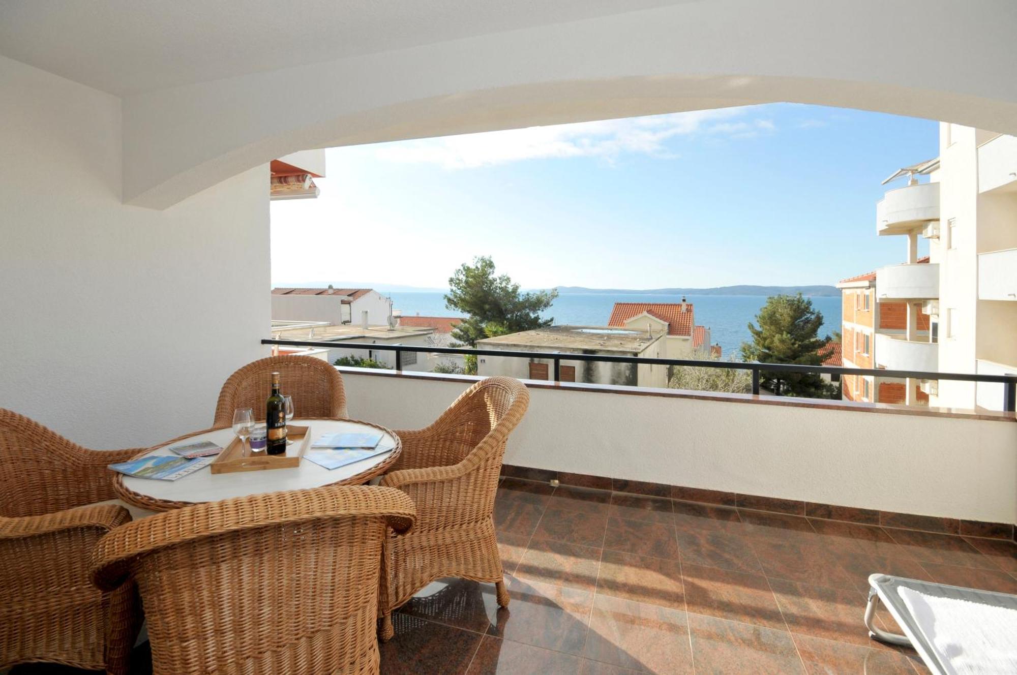 Apartmani Svalina - Seaview And 130M From Beach Trogir Exterior foto