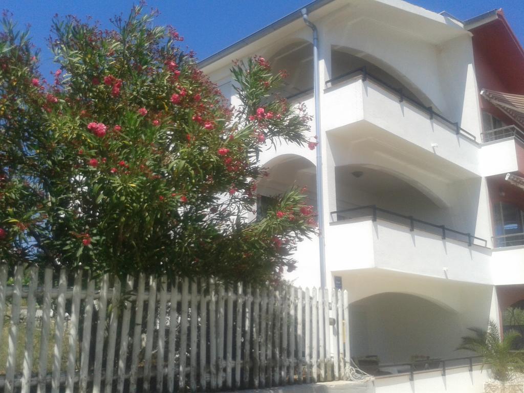 Apartmani Svalina - Seaview And 130M From Beach Trogir Exterior foto