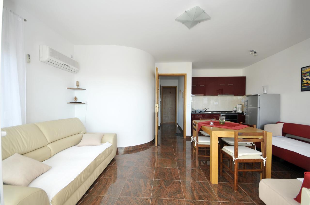 Apartmani Svalina - Seaview And 130M From Beach Trogir Exterior foto
