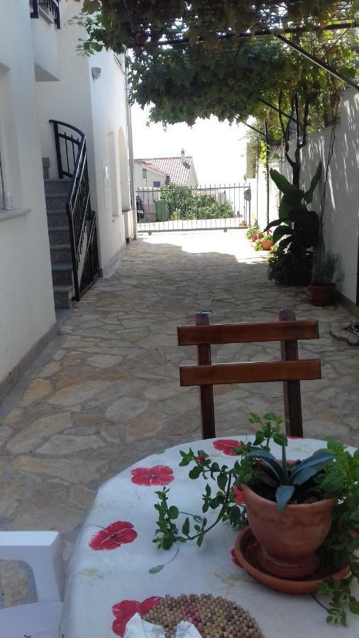 Apartmani Svalina - Seaview And 130M From Beach Trogir Exterior foto