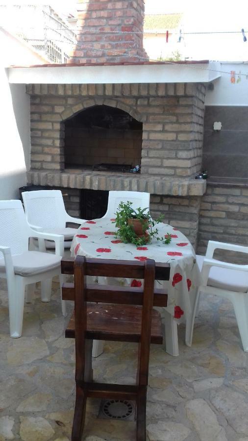 Apartmani Svalina - Seaview And 130M From Beach Trogir Exterior foto